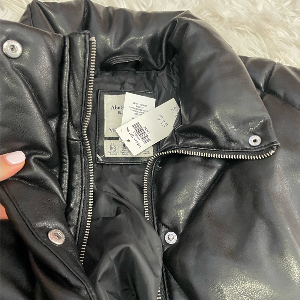 Abercrombie&F oversized vegan leather quilted vest. Women’s, black, size large.